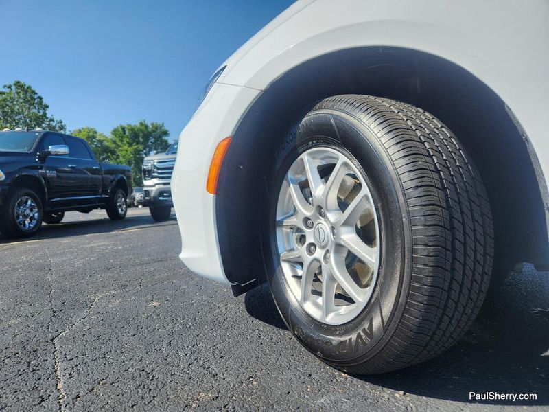 Used 2026 Chrysler Pacifica Select
