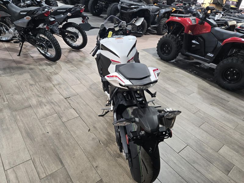 New 2026 Honda CBR1000RR PEARL WHITE Image 10