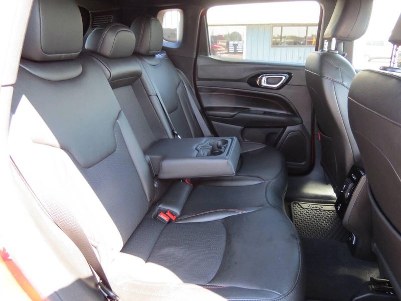 Used 2025 Jeep Compass Trailhawk 4x4 4dr SUVImage 24