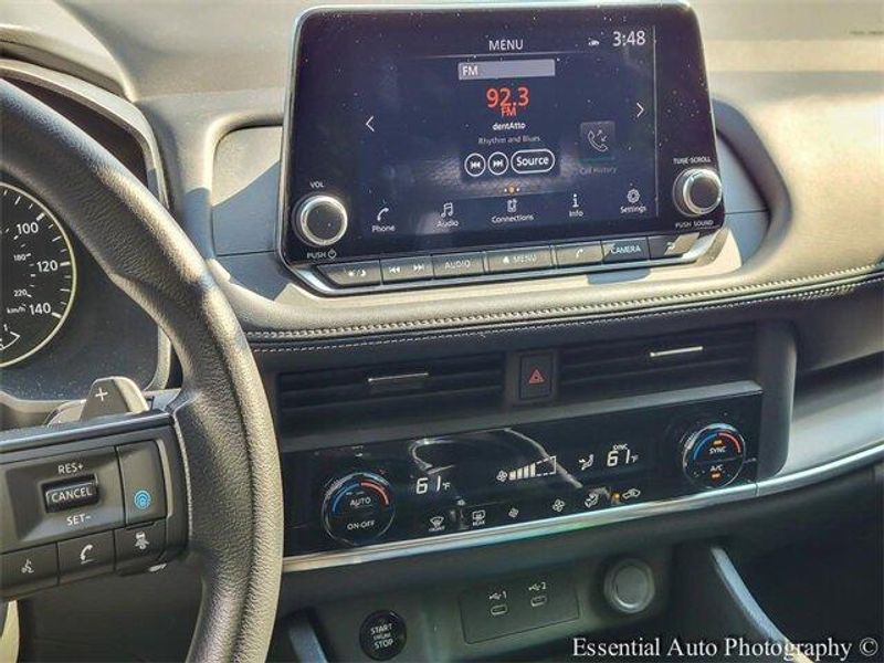 2024 Nissan Rogue SV photo 8