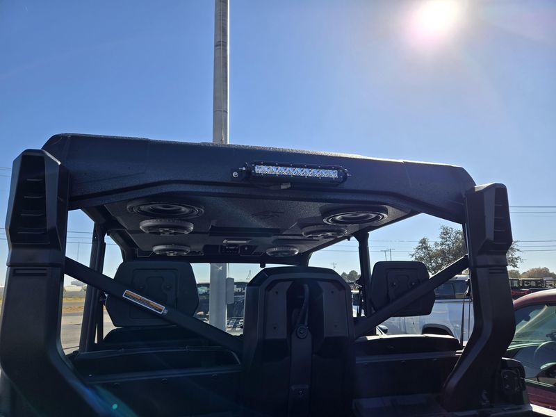 NEW 2026 CAN-AM DEFENDER MAX X MR HD11 WITH HALF DOORS Image 15