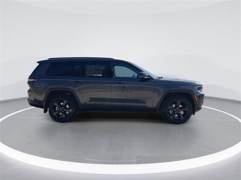 New 2025 Jeep Grand Cherokee L Limited 4x4Image 9