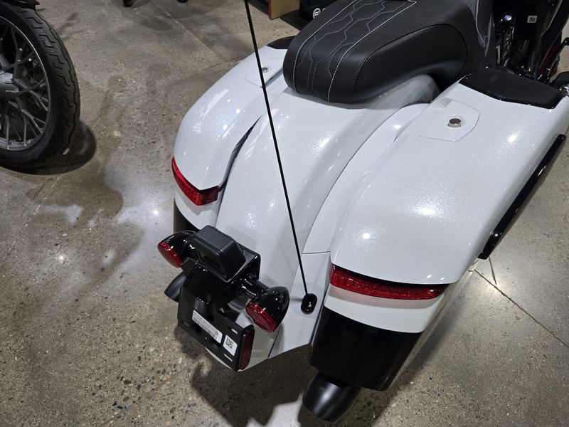 2025 Indian Motorcycle CHALLENGER ELITE 49ST Image 12