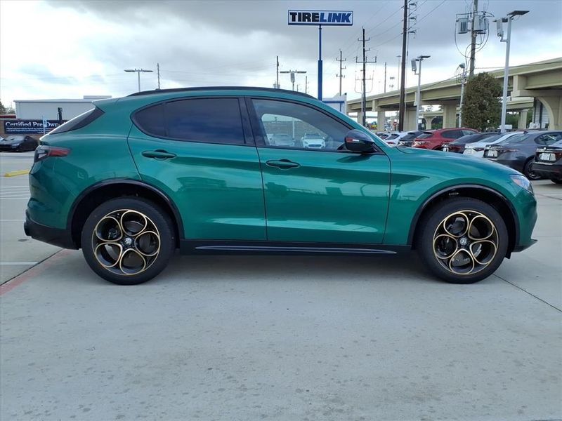 New 2025 Alfa Romeo Stelvio Intensa AwdImage 6