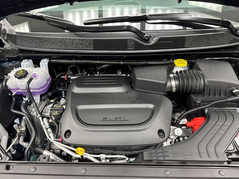 2025 Chrysler Pacifica SelectImage 6