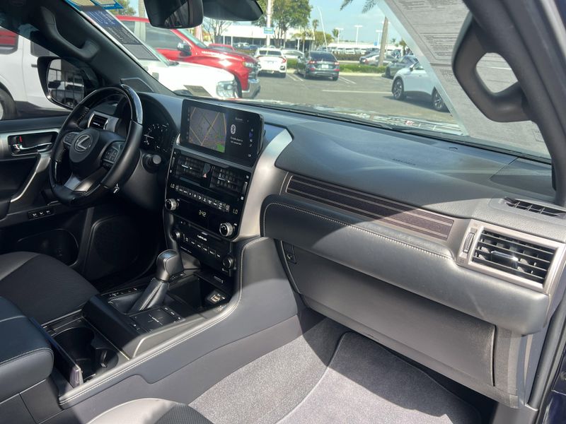2023 Lexus GX 460 Image 25