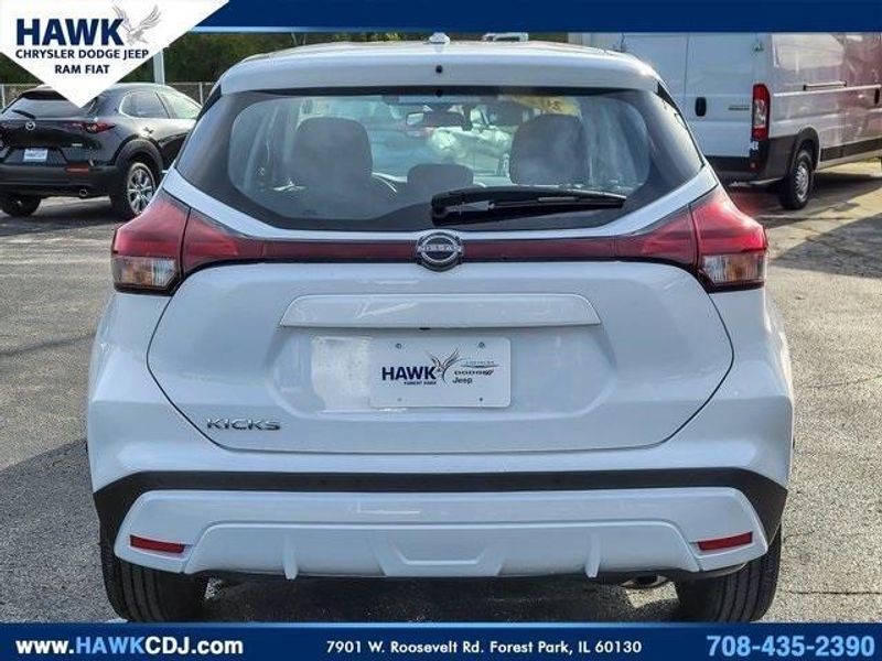 2024 Nissan Kicks S photo 4