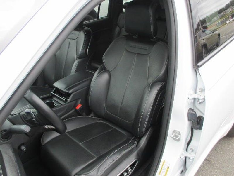 Used 2022 Jeep Grand Cherokee L OverlandImage 16