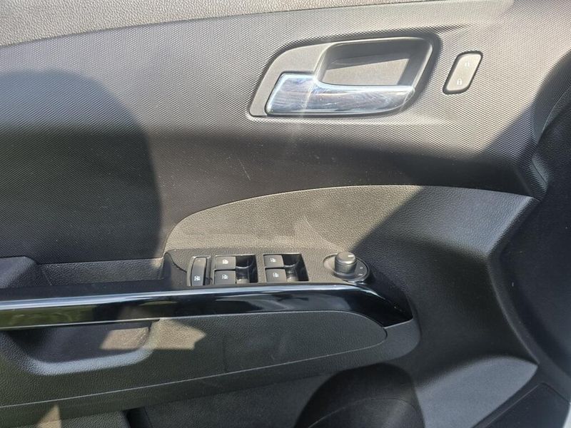 2018 Chevrolet Sonic LT photo 10