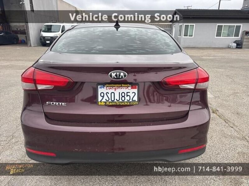 2017 Kia Forte LXImage 6