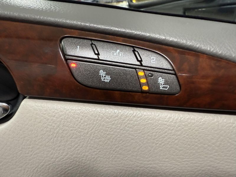 Used 2010 Buick Lucerne CXLImage 21