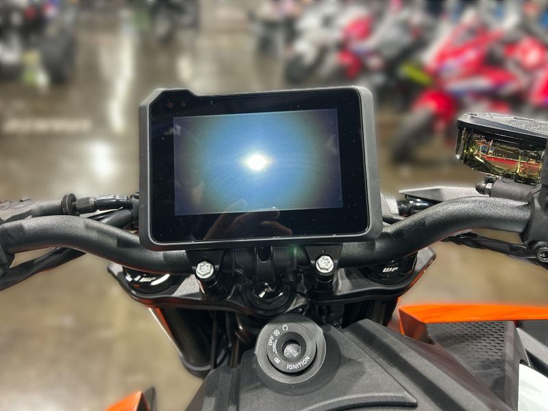 New 2027 KTM 990 DUKE Image 19