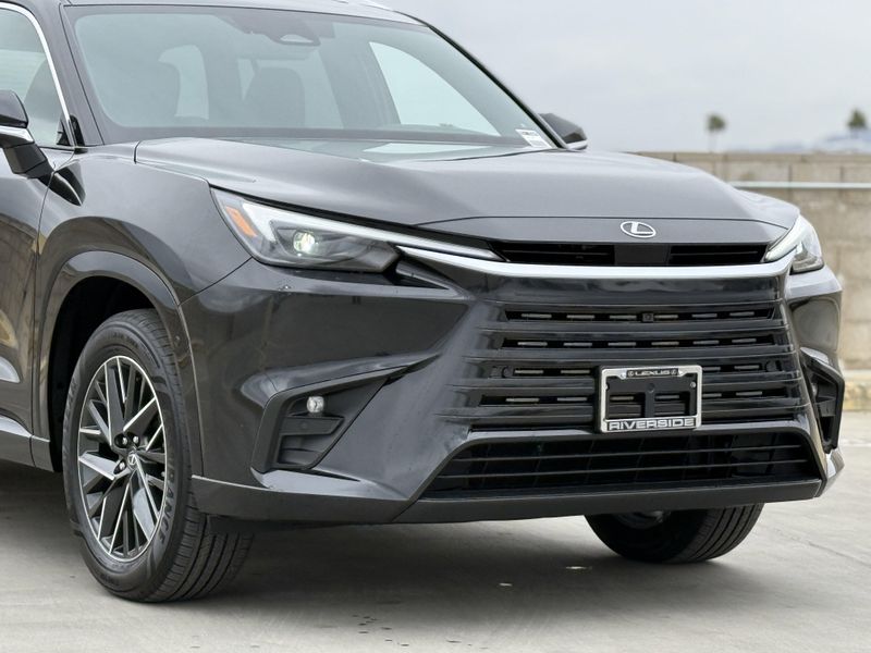 2025 Lexus TX Image 3