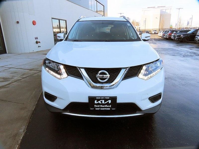 2016 Nissan Rogue SVImage 2