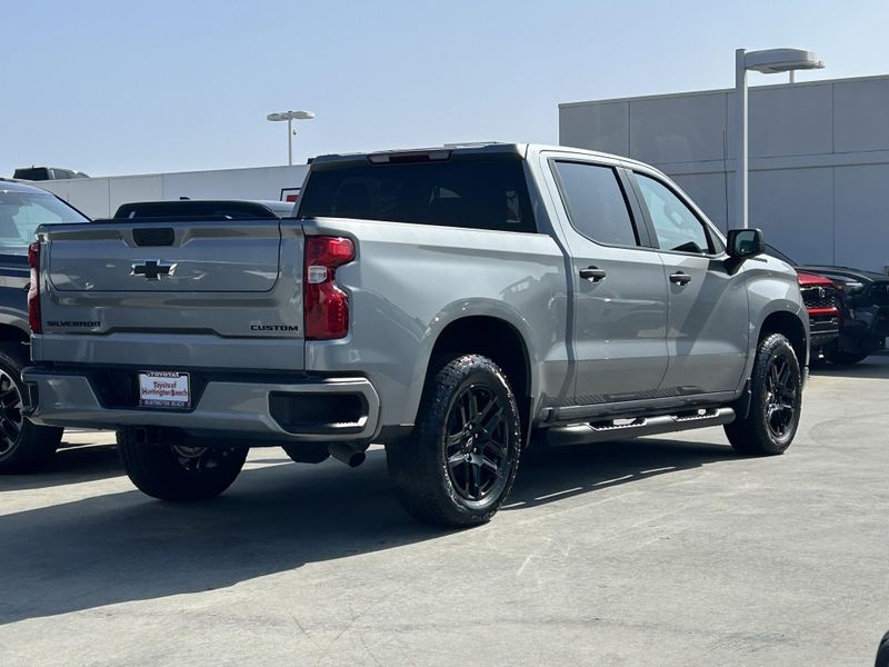 Used 2025 Chevrolet Silverado 1500 CustomImage 3