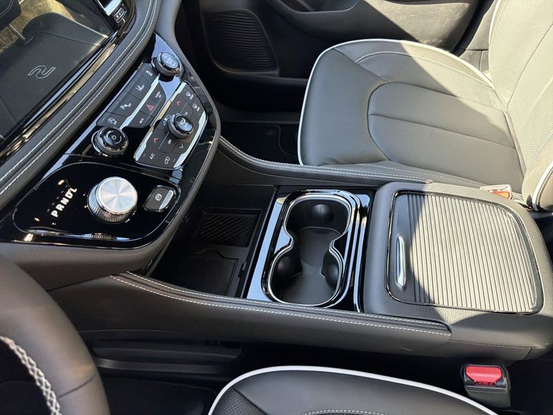 New 2026 Chrysler Pacifica LimitedImage 28