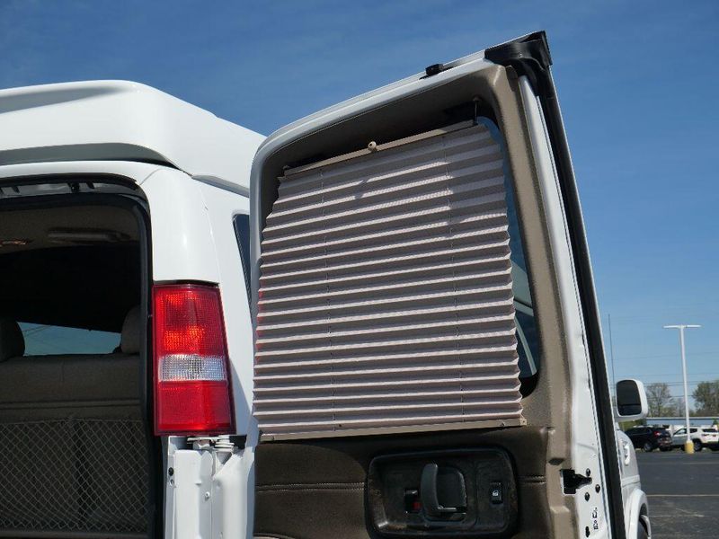 2019 GMC Savana Image 51