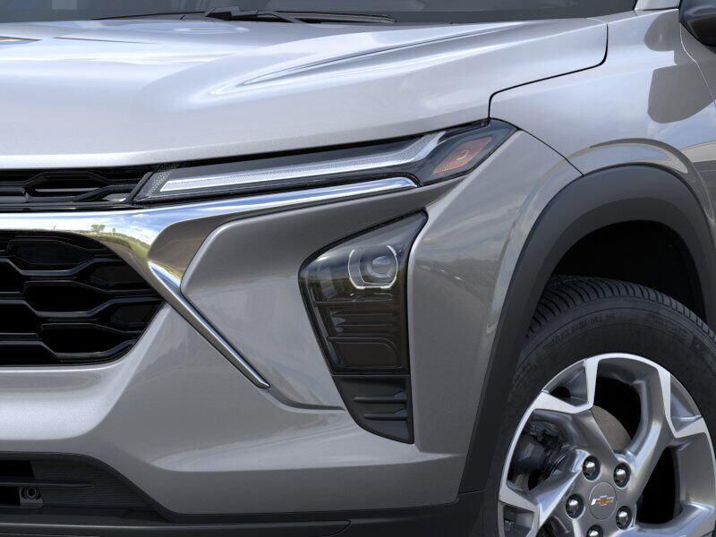 New 2025 Chevrolet Trax LSImage 10