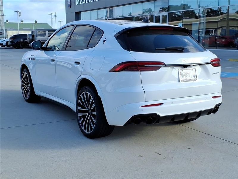 New 2025 Maserati Grecale ModenaImage 9