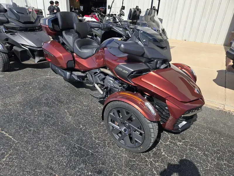 NEW 2026 CAN-AM SPYDER F3 LIMITED SPECIAL SERIES Image 1