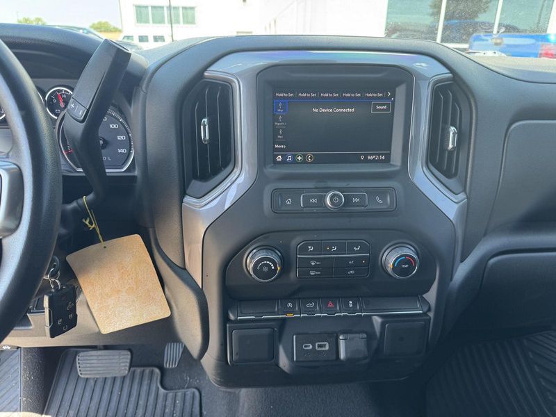 2022 Chevrolet Silverado 1500 Custom photo 11