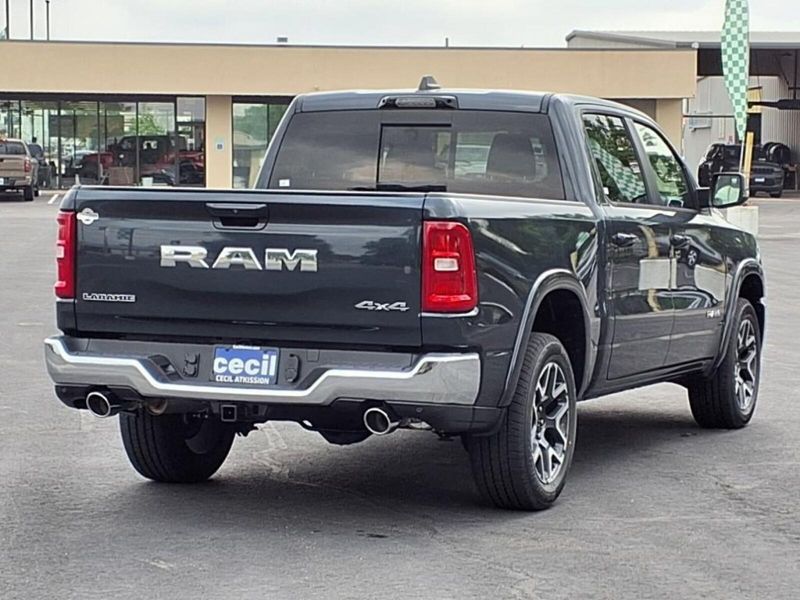 2025 Ram 1500 Laramie photo 4