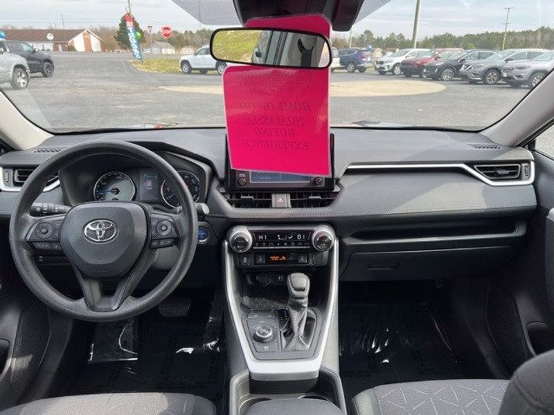 2019 Toyota RAV4 Hybrid XLEImage 31