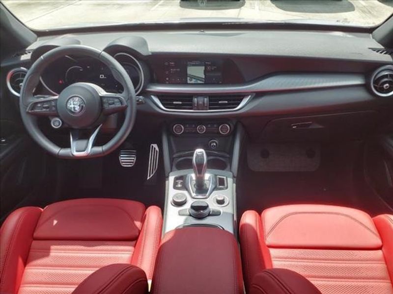 2024 Alfa Romeo Stelvio TiImage 4