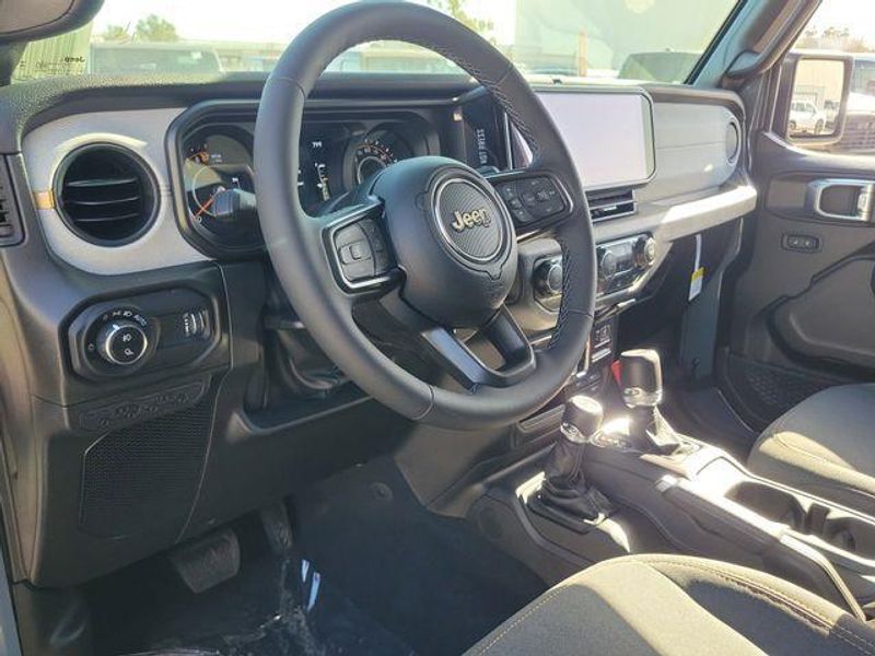 New 2026 Jeep Gladiator Sport S 4x4