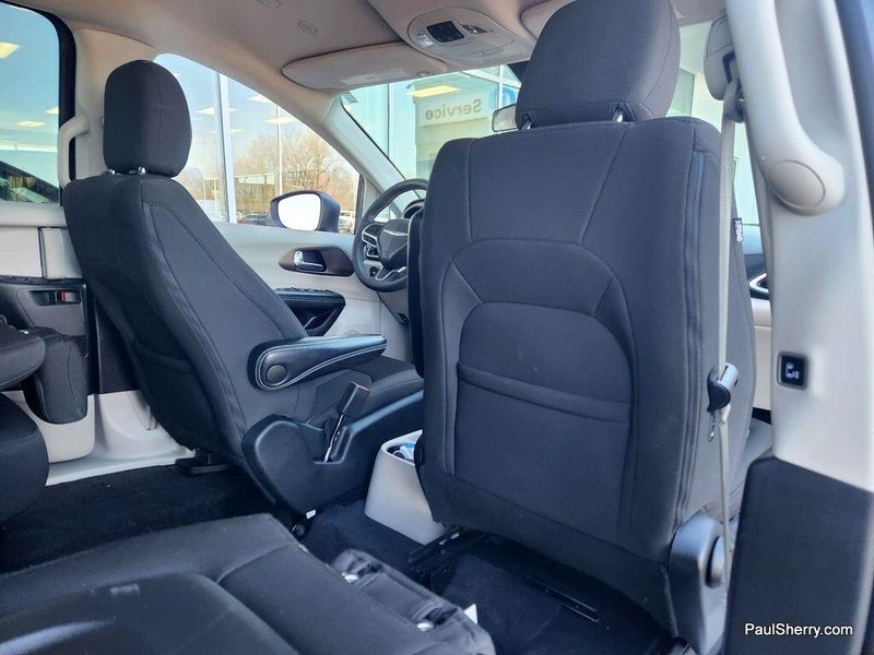 2022 Chrysler Voyager LXImage 45
