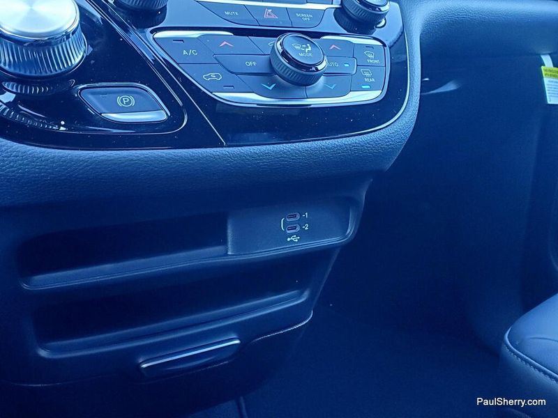 New 2026 Chrysler Pacifica Select