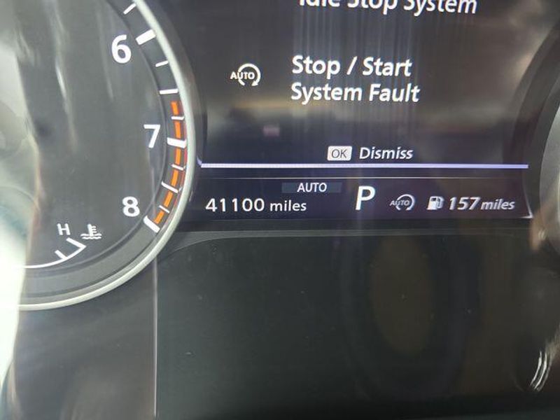 2023 Nissan Pathfinder SL photo 2