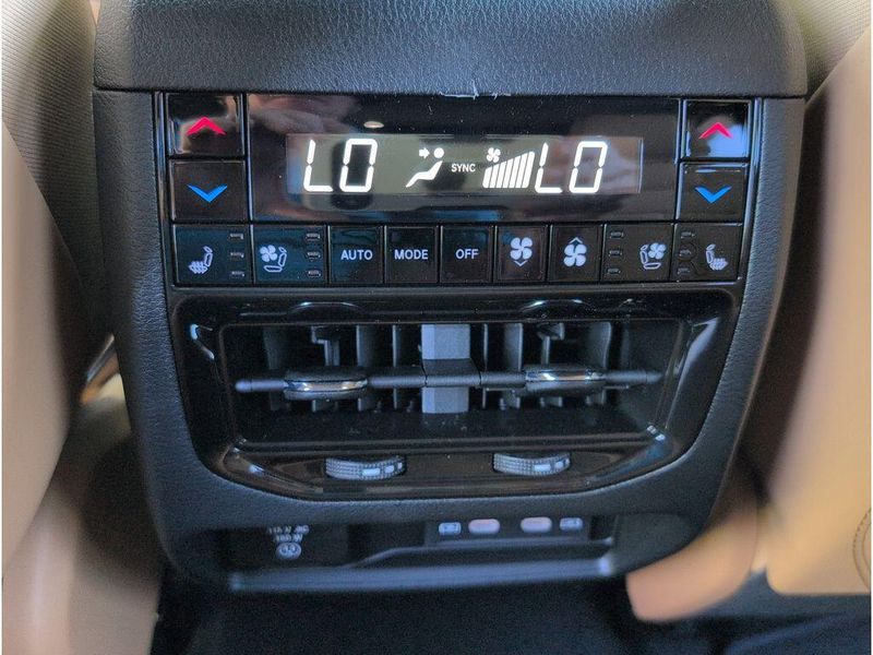 New 2026 Jeep Grand Cherokee Summit 4x4Image 36