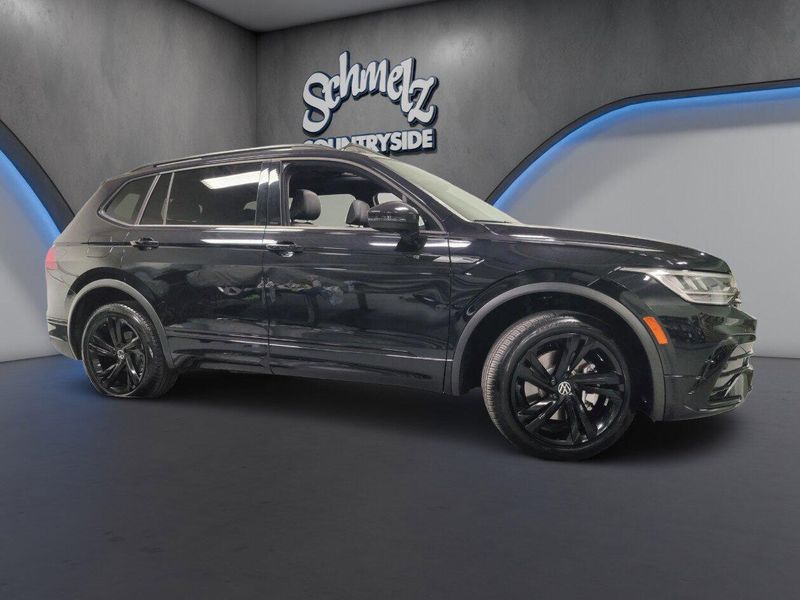 Used 2024 Volkswagen Tiguan SE AWD R-Line Black w/SunroofImage 4
