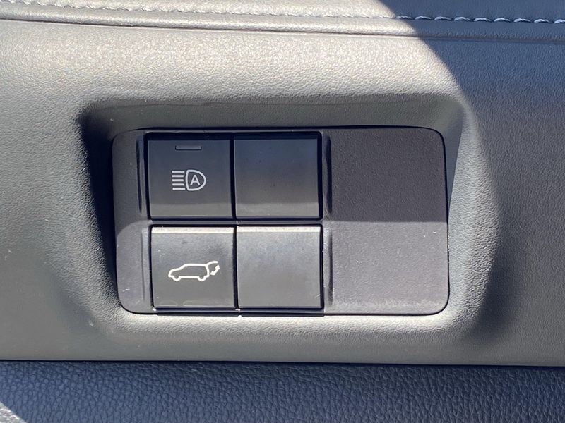 Used 2022 Toyota Highlander LEImage 24