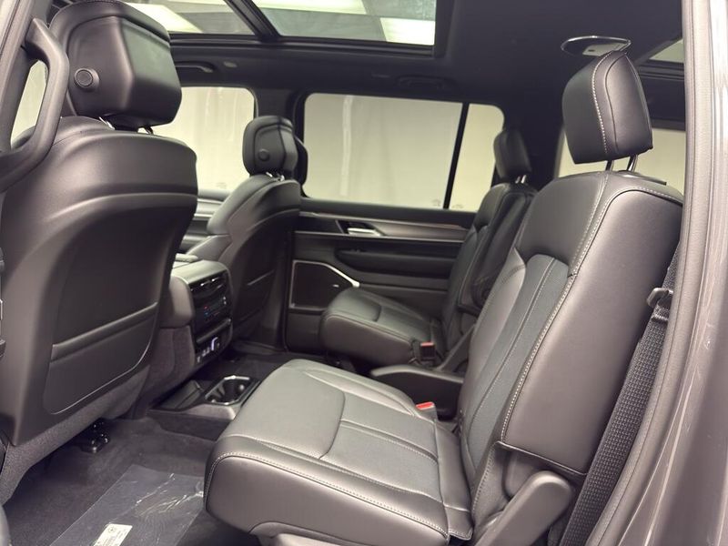 2026 Jeep Grand Wagoneer 4x4Image 12