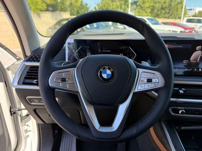 New 2026 BMW X7 xDrive40iImage 21