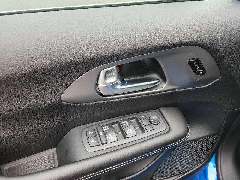 New 2027 Chrysler Pacifica Select