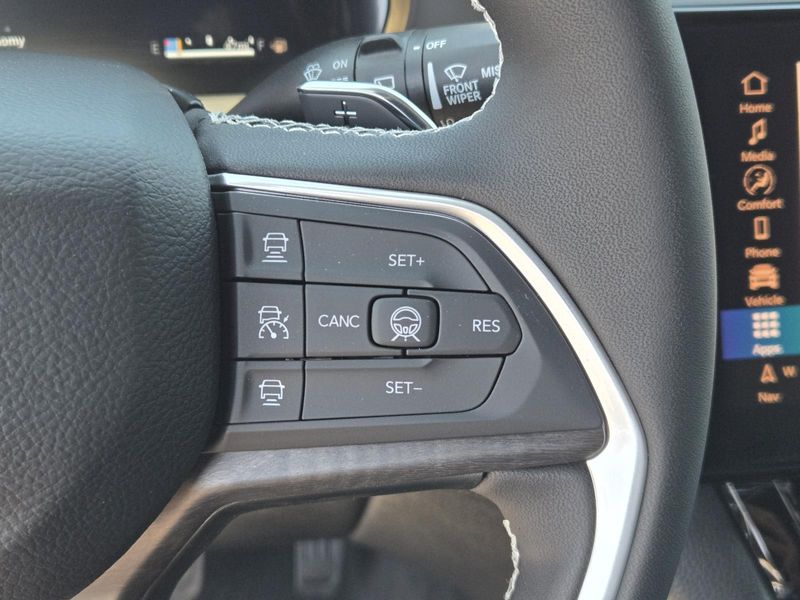 New 2026 Jeep Grand Cherokee L Laredo Altitude 4x4