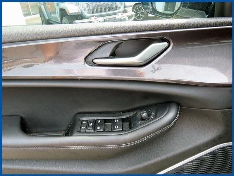 Used 2022 Jeep Grand Cherokee L AltitudeImage 13