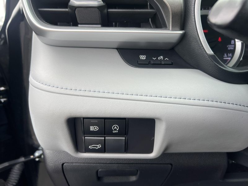 Used 2023 Toyota Highlander LImage 13