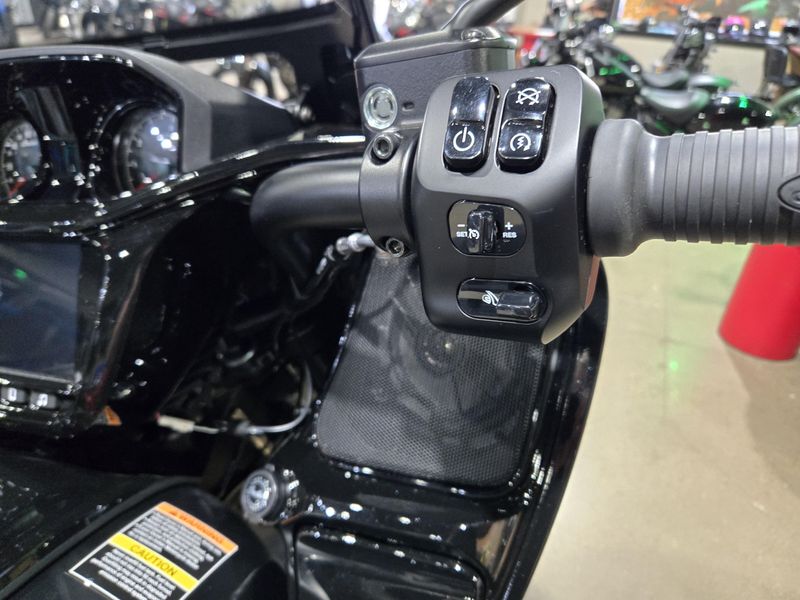 NEW 2025 INDIAN MOTORCYCLE CHALLENGER DARK HORSE 112 RA 49ST Image 15