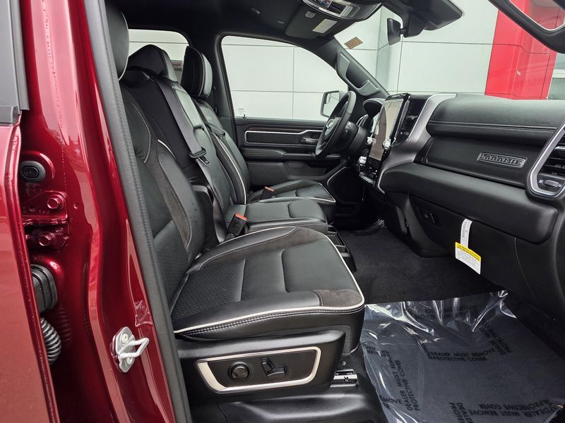 New 2025 RAM 1500 LaramieImage 17