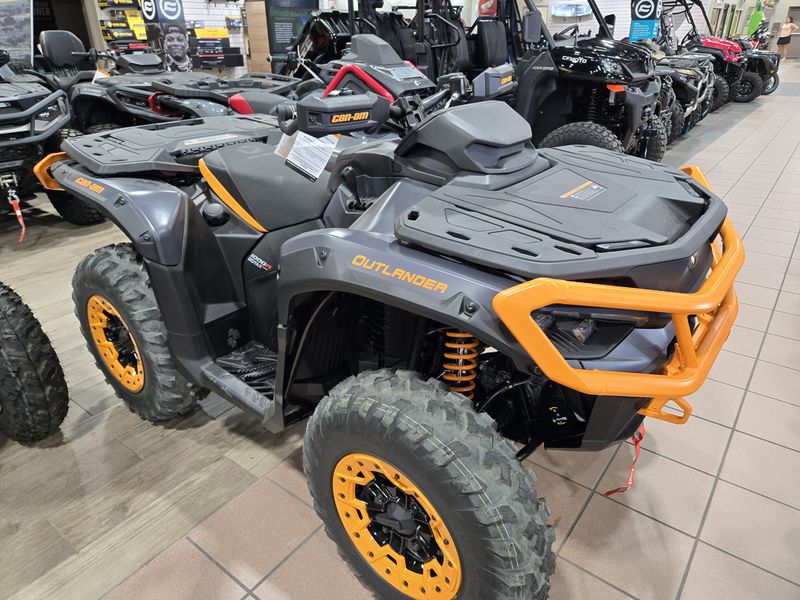 New 2025 Can-Am OUTLANDER XTP 1000R MINERAL GREY AND ORANGE CRUSH Image 3