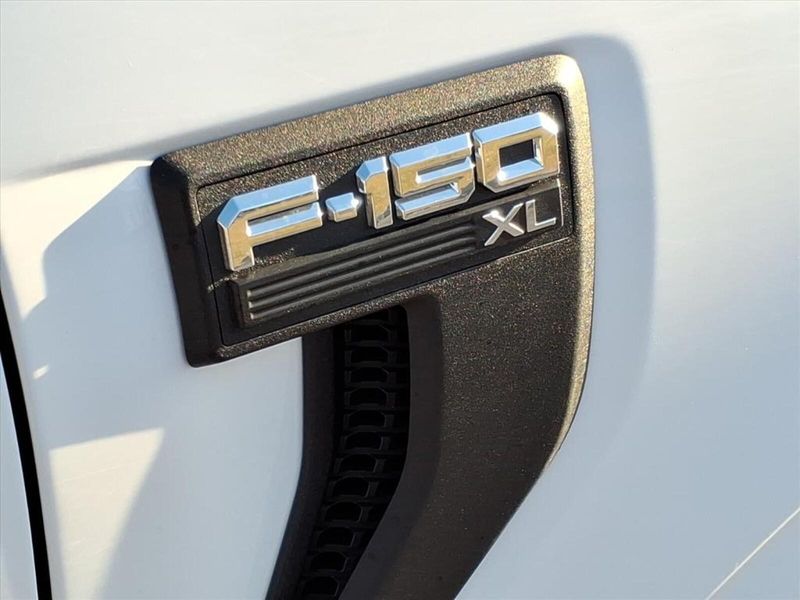 2021 Ford F-150 XL photo 3