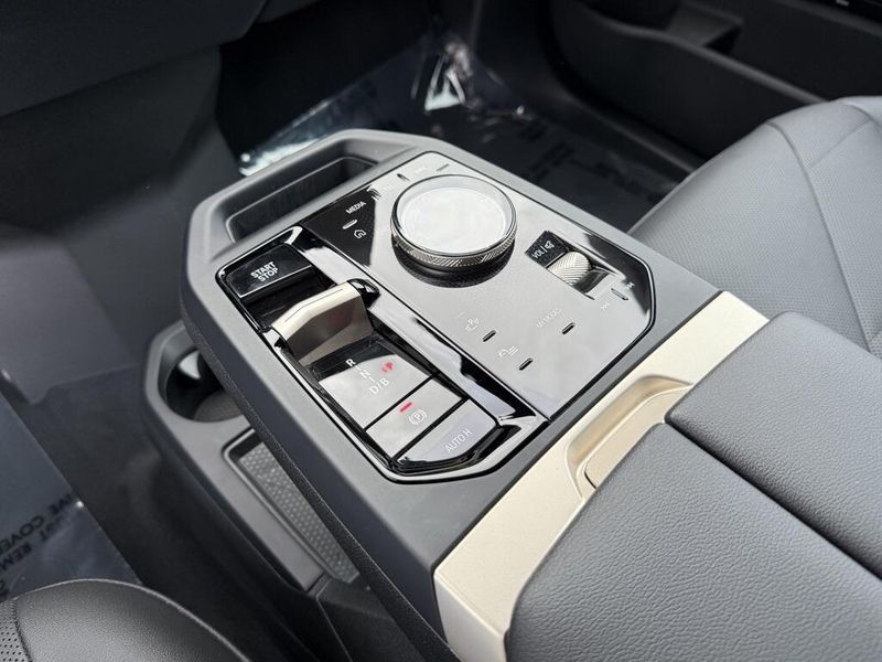 2025 BMW iX xDrive50Image 31