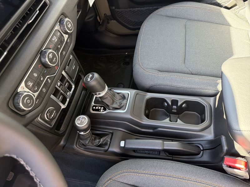New 2026 Jeep Wrangler 4-door Sport SImage 24