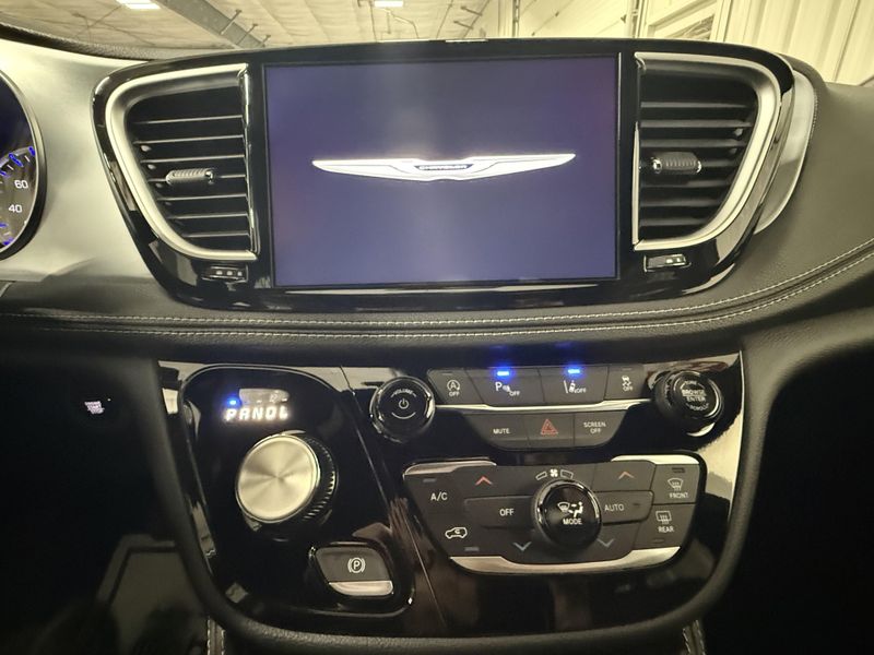 New 2026 Chrysler Pacifica LimitedImage 33