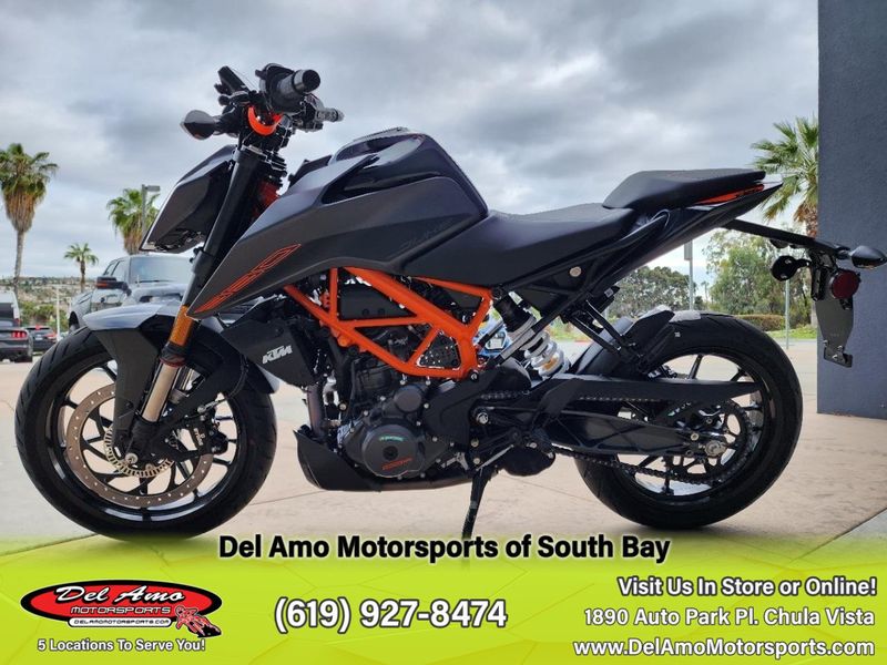 2023 KTM 390 DUKE  in a GREY exterior color. Del Amo Motorsports of South Bay (619) 547-1937 delamomotorsports.com 