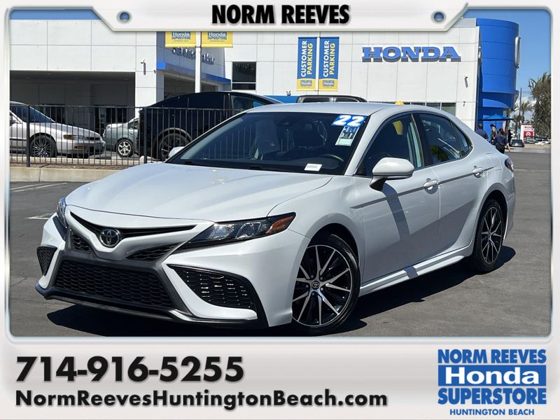 Used 2022 Toyota Camry SEImage 1